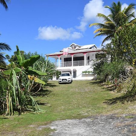 Chez Tatie-Clo Devient Gray Coconut Cake Villa Le Moule Exterior photo
