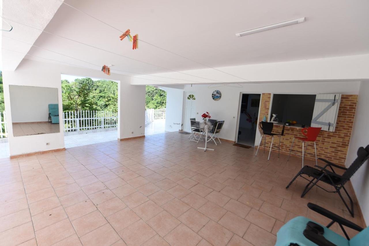 Chez Tatie-Clo Devient Gray Coconut Cake Villa Le Moule Exterior photo